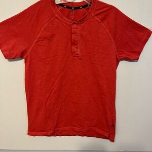 Gap orange T-shirt, short sleeves size medium, 100% cotton.